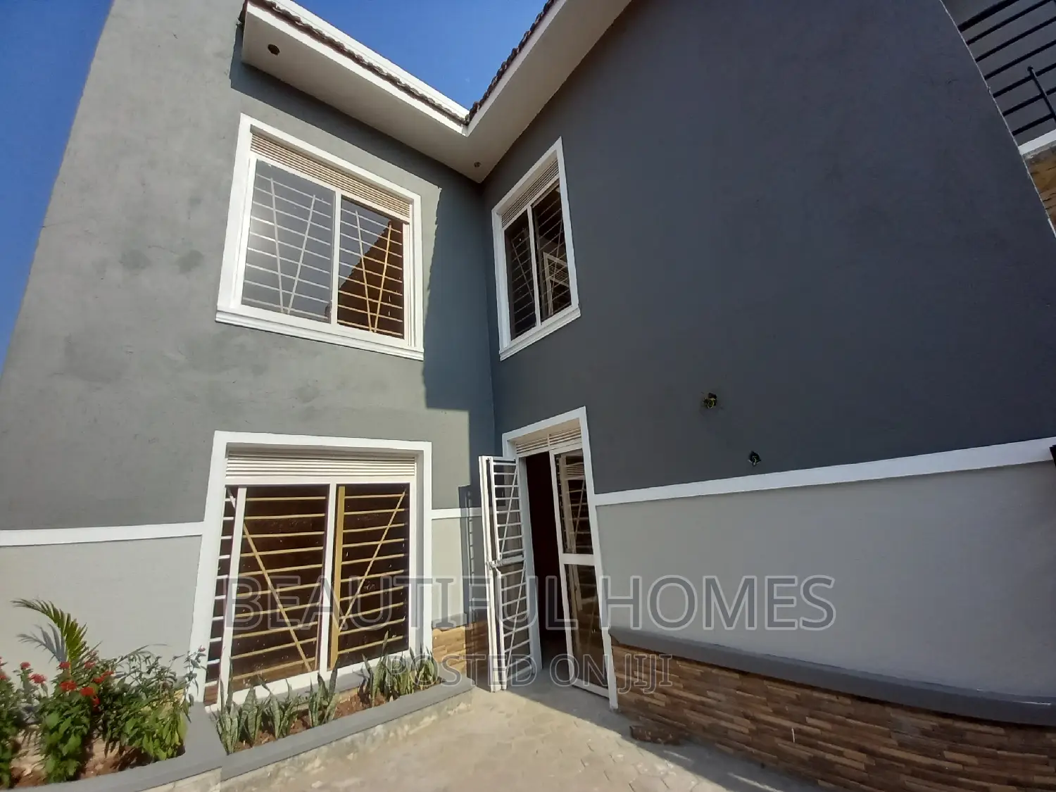 Furnished 4bdrm Maisonette in Kira Tarmacked for sale
