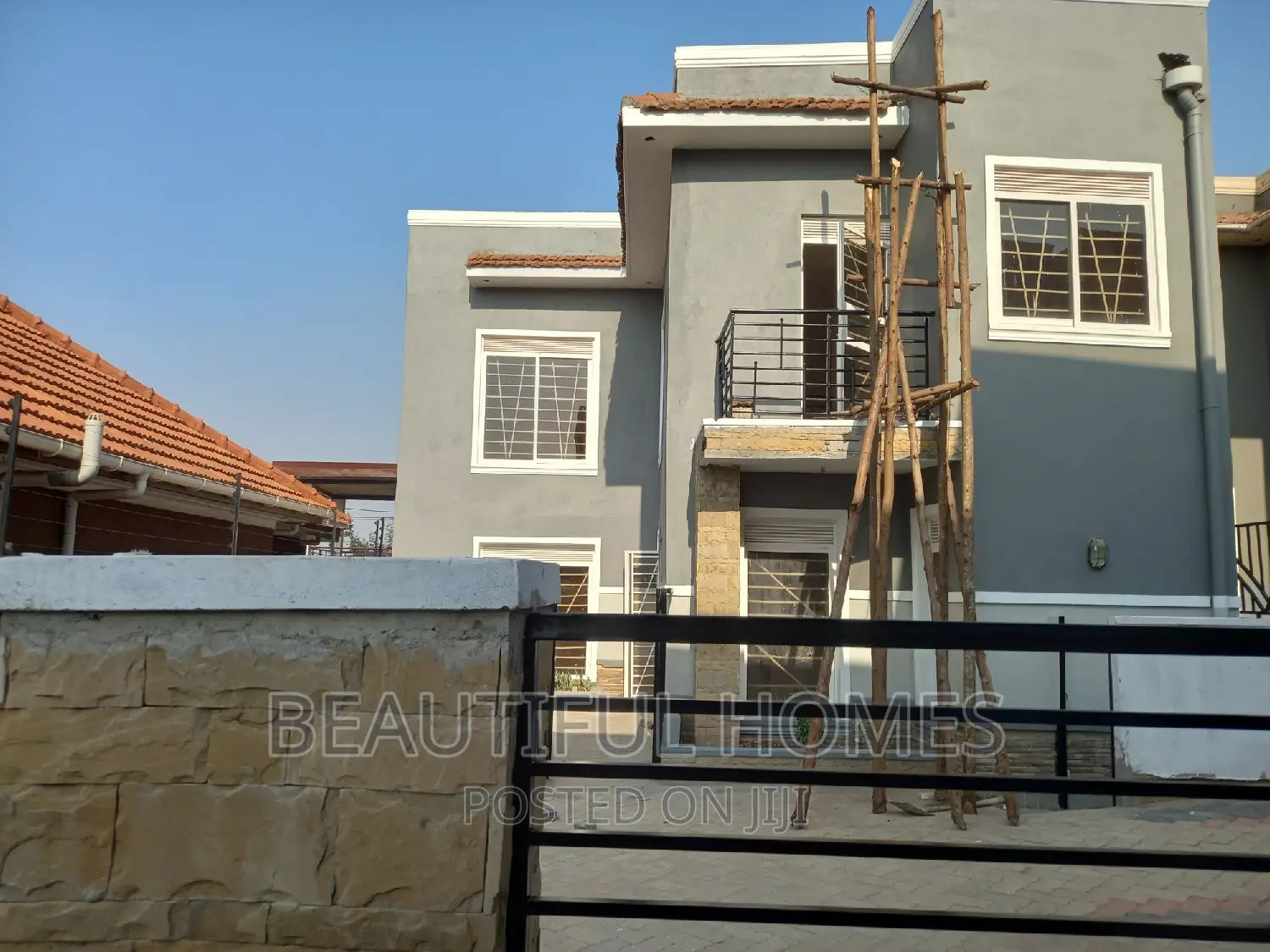 Furnished 4bdrm Maisonette in Kira Tarmacked for sale