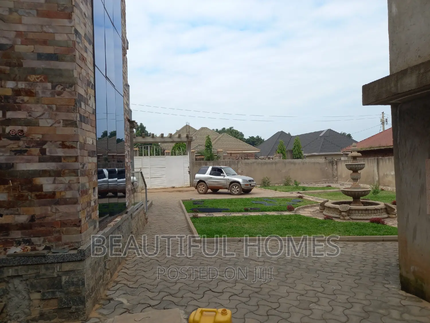 Furnished 6bdrm Duplex in Nakwero Nice, Kira for sale