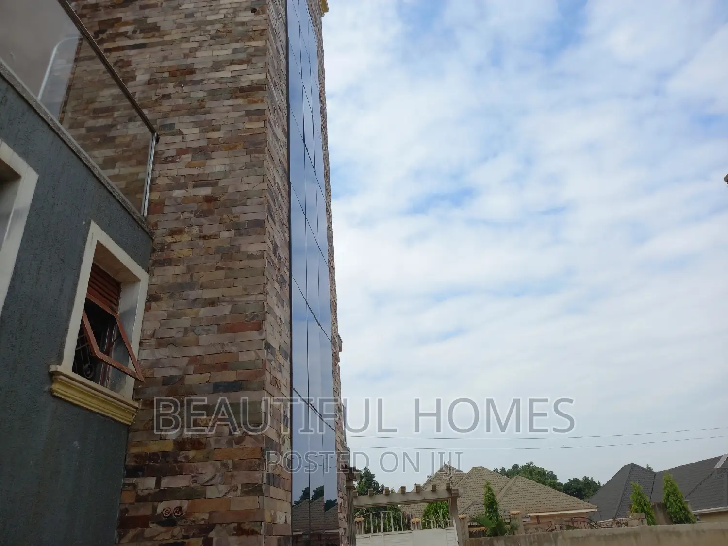 Furnished 6bdrm Duplex in Nakwero Nice, Kira for sale