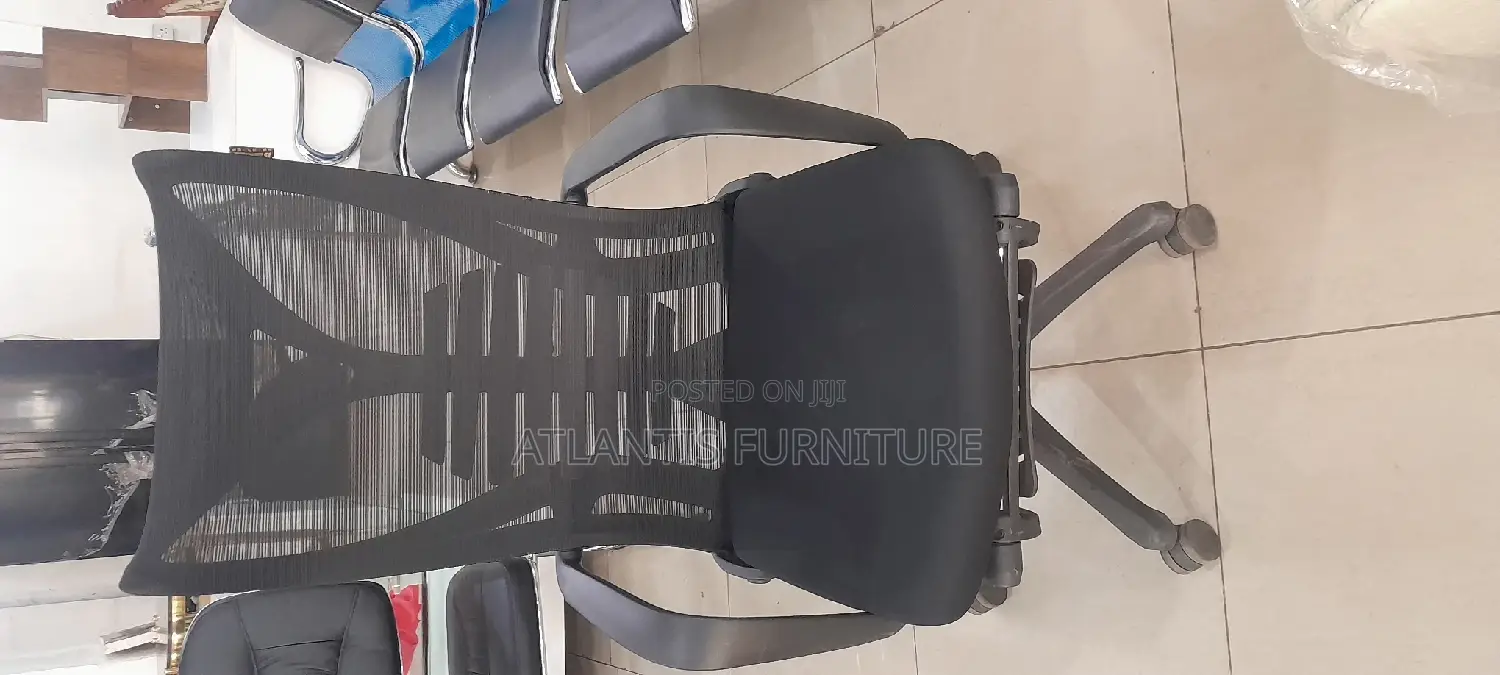 Office Ergonomic Chair With a Leg Rest and Back Reclining