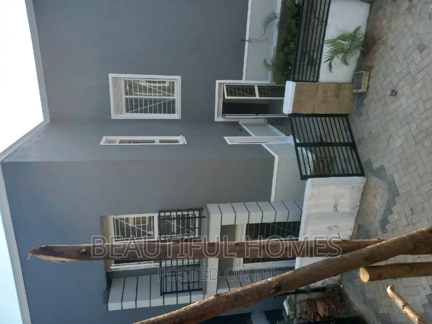 Furnished 4bdrm Duplex in Kira Tarmack, Central Division for sale