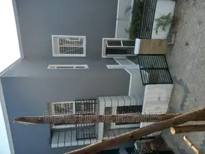 Furnished 4bdrm Duplex in Kira Tarmack, Central Division for sale