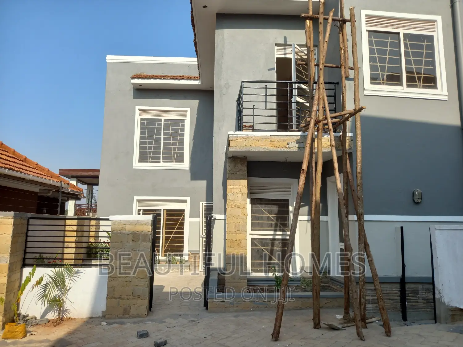 Furnished 4bdrm Duplex in Kira Mamerito for sale