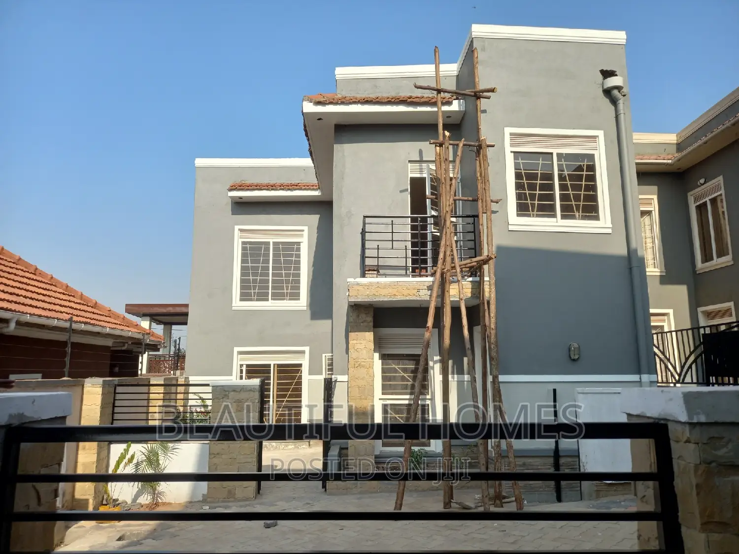 Furnished 4bdrm Villa in Kira Tarmacked Gated for sale