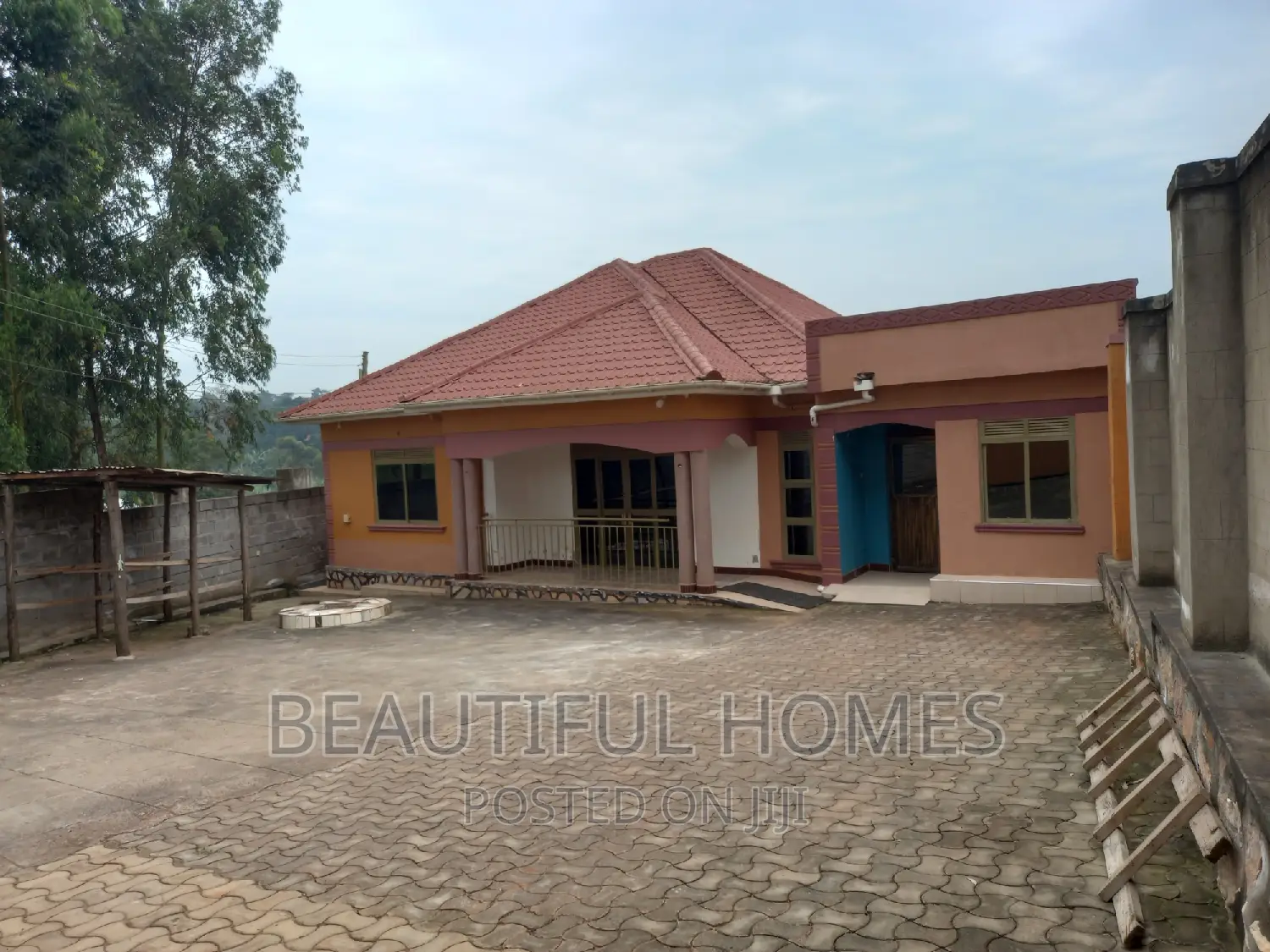 Furnished 4bdrm Maisonette in Nakwero, Kira for sale