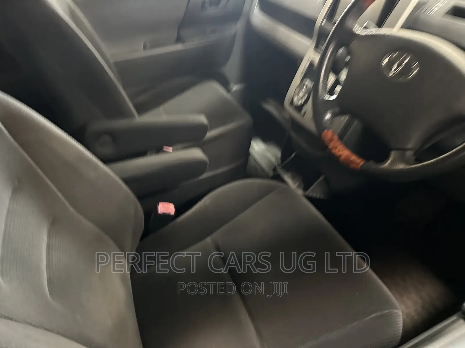 Toyota Noah 2.0 143hp AWD (7 Seater) 2008 Silver