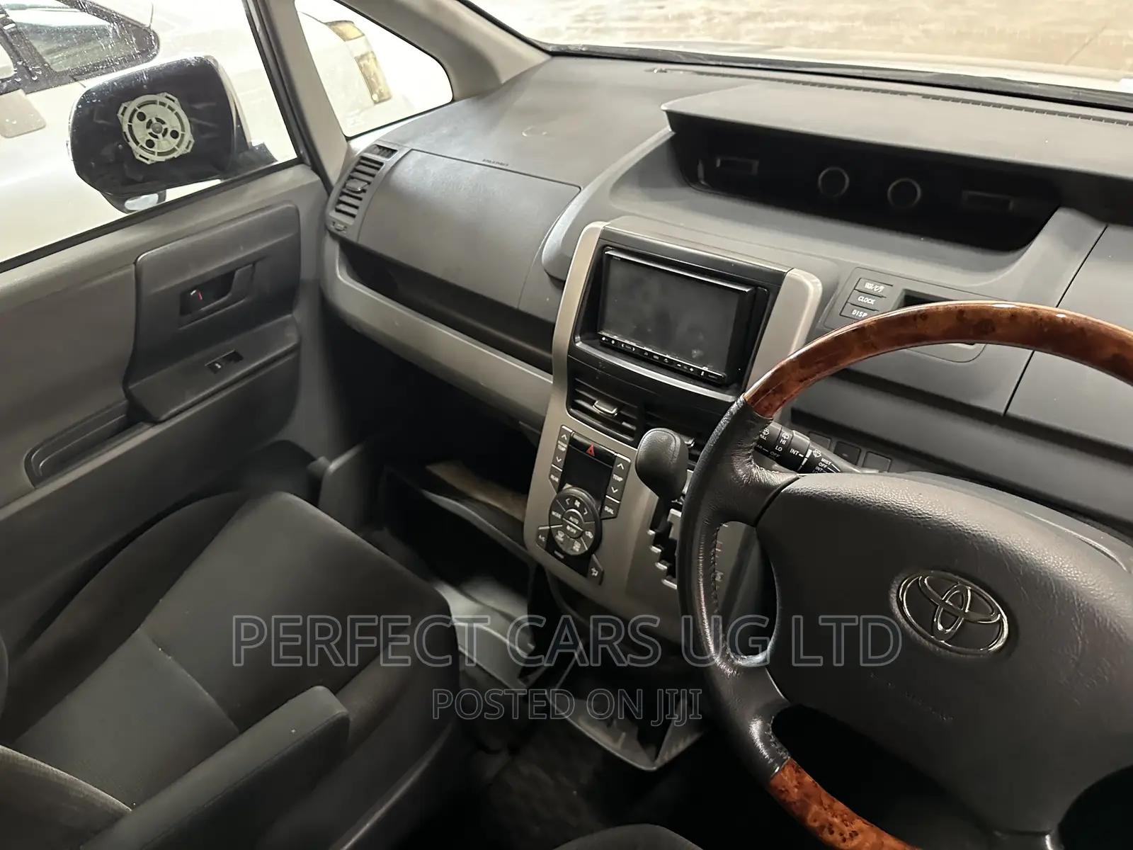 Toyota Noah 2.0 143hp AWD (7 Seater) 2008 Silver