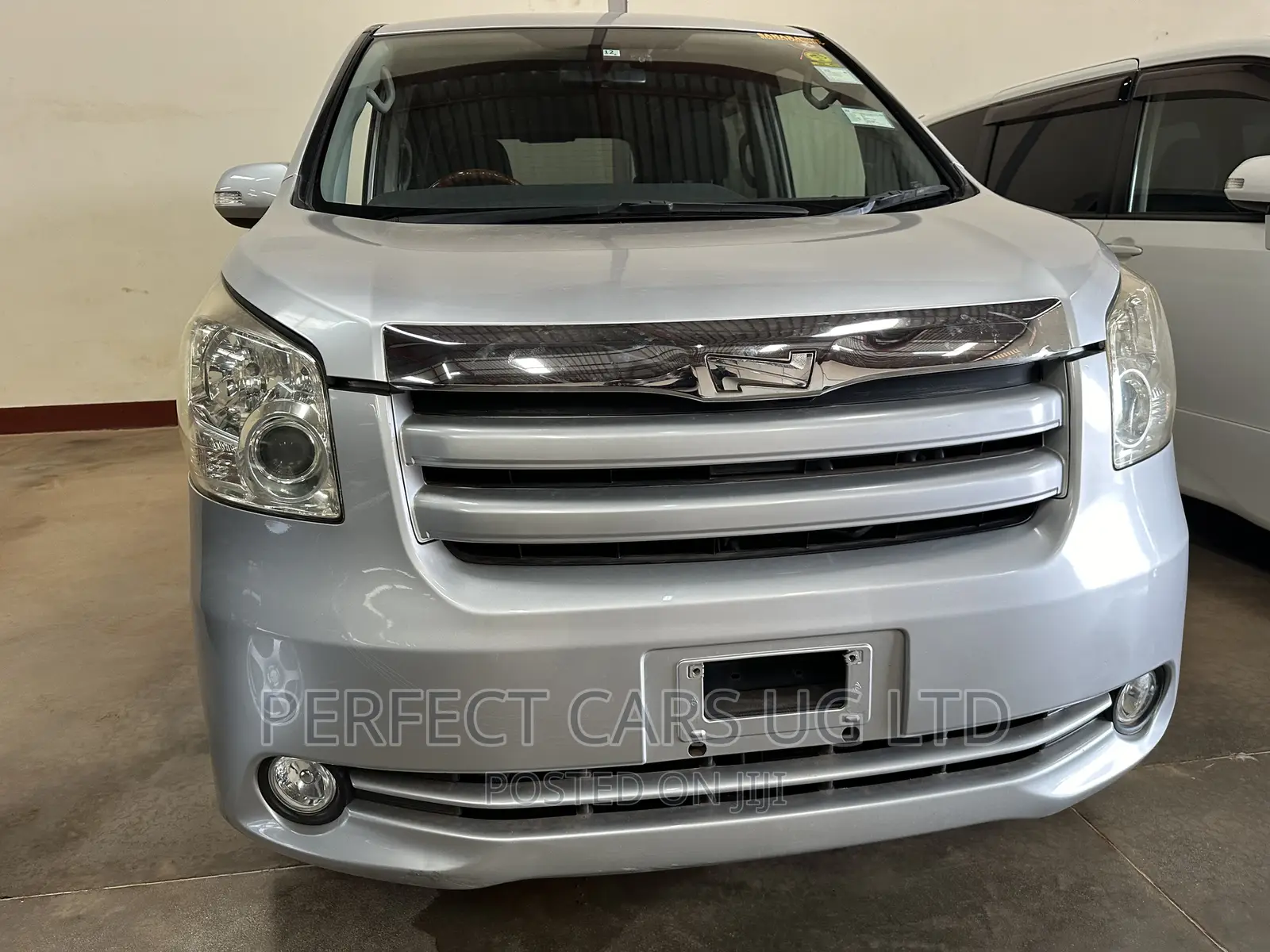 Toyota Noah 2.0 143hp AWD (7 Seater) 2008 Silver