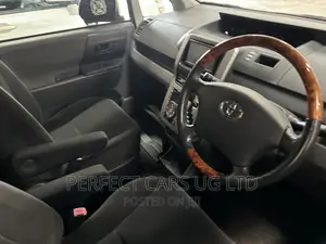 Toyota Noah 2.0 143hp AWD (7 Seater) 2008 Silver