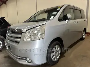 Toyota Noah 2.0 143hp AWD (7 Seater) 2008 Silver