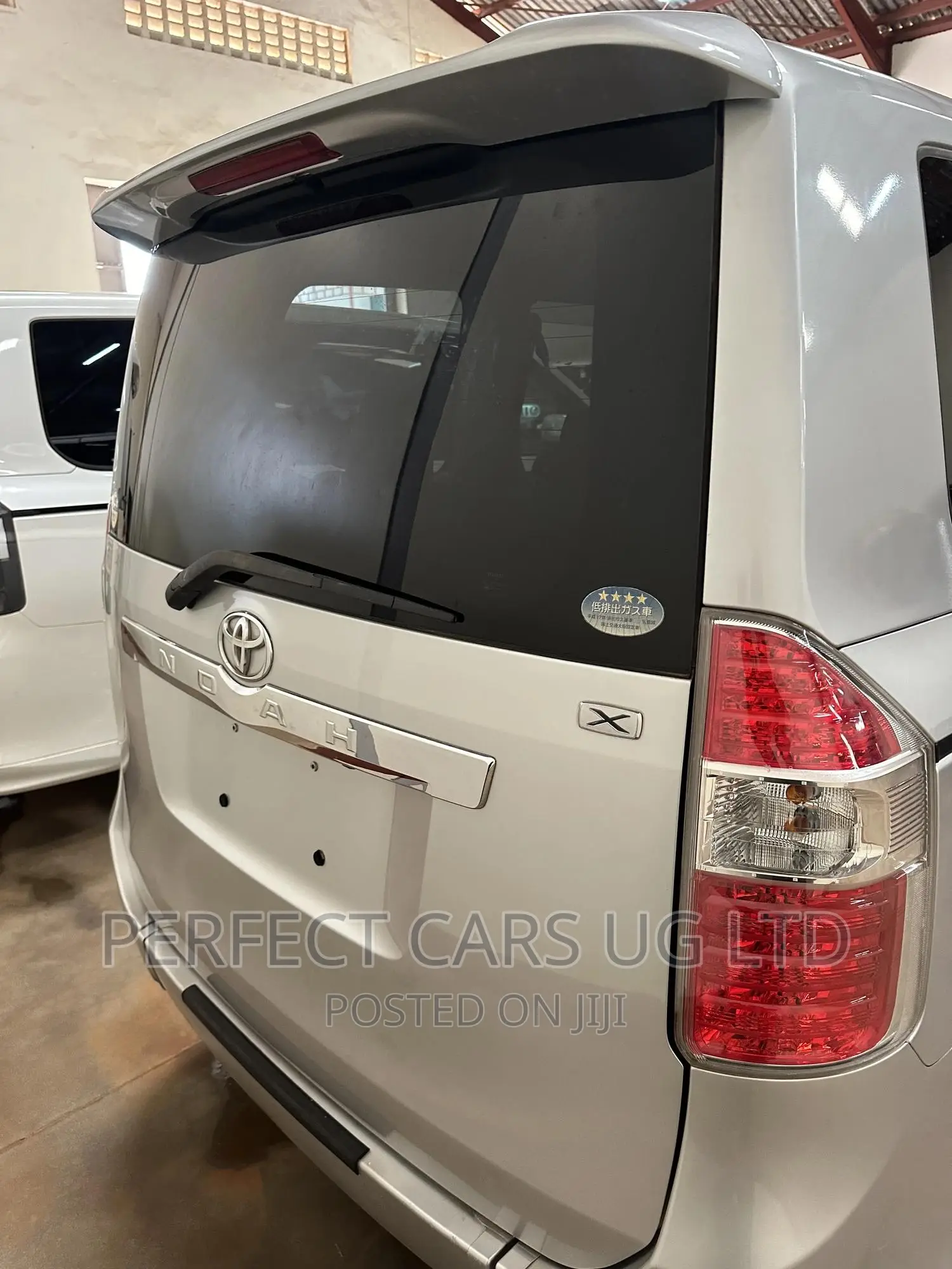 Toyota Noah 2.0 143hp AWD (7 Seater) 2008 Silver