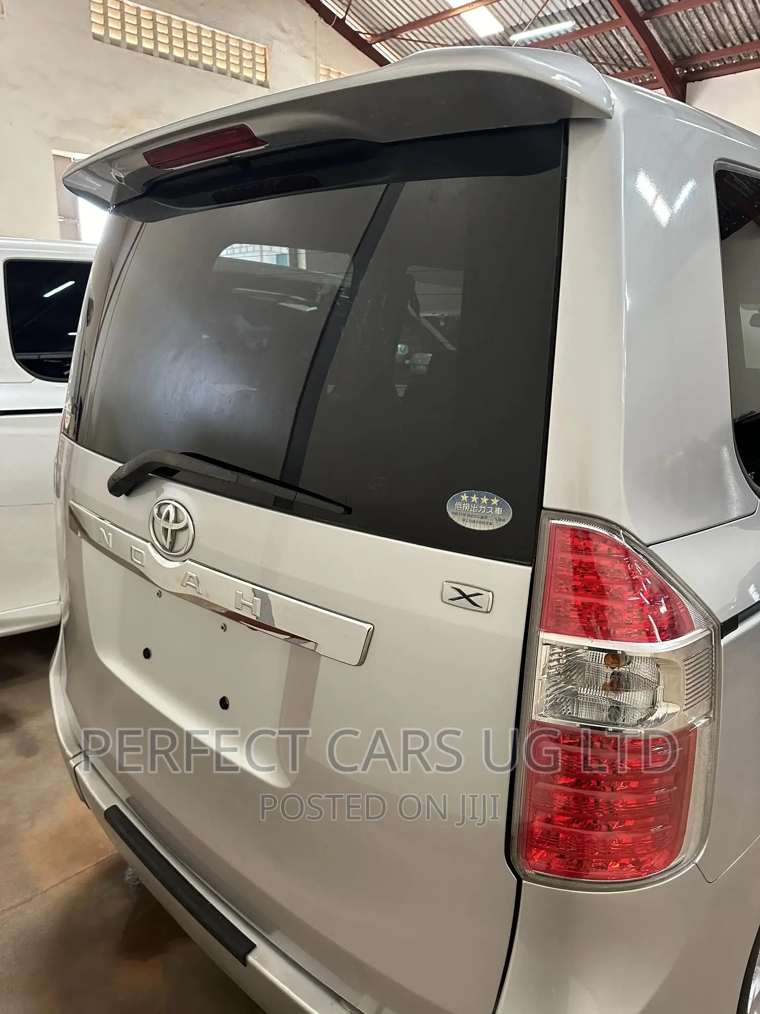 Toyota Noah 2.0 143hp AWD (7 Seater) 2008 Silver