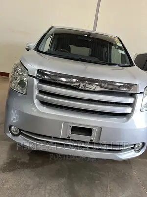 Toyota Noah 2.0 143hp AWD (7 Seater) 2008 Silver