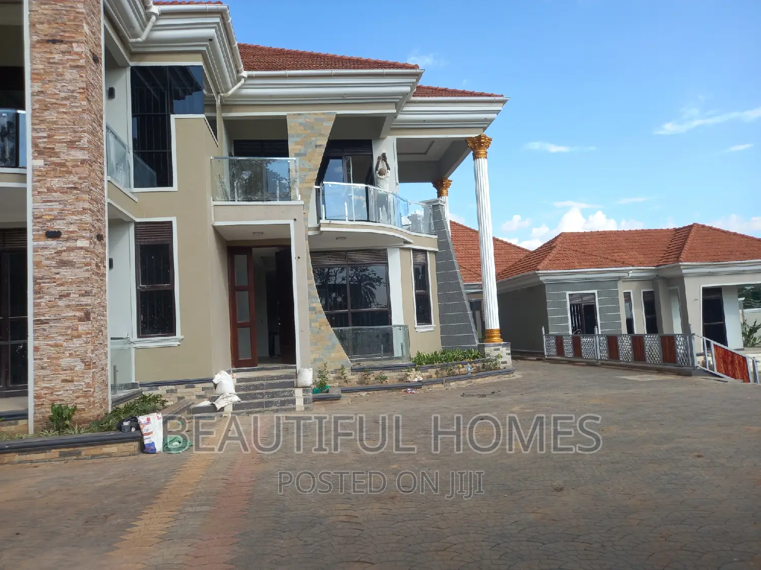 Furnished 6bdrm Mansion in Kira Mamerito for sale