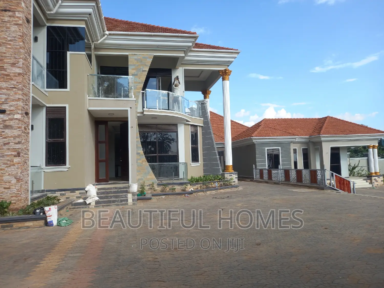 Furnished 6bdrm Mansion in Kira Rich Estate for sale