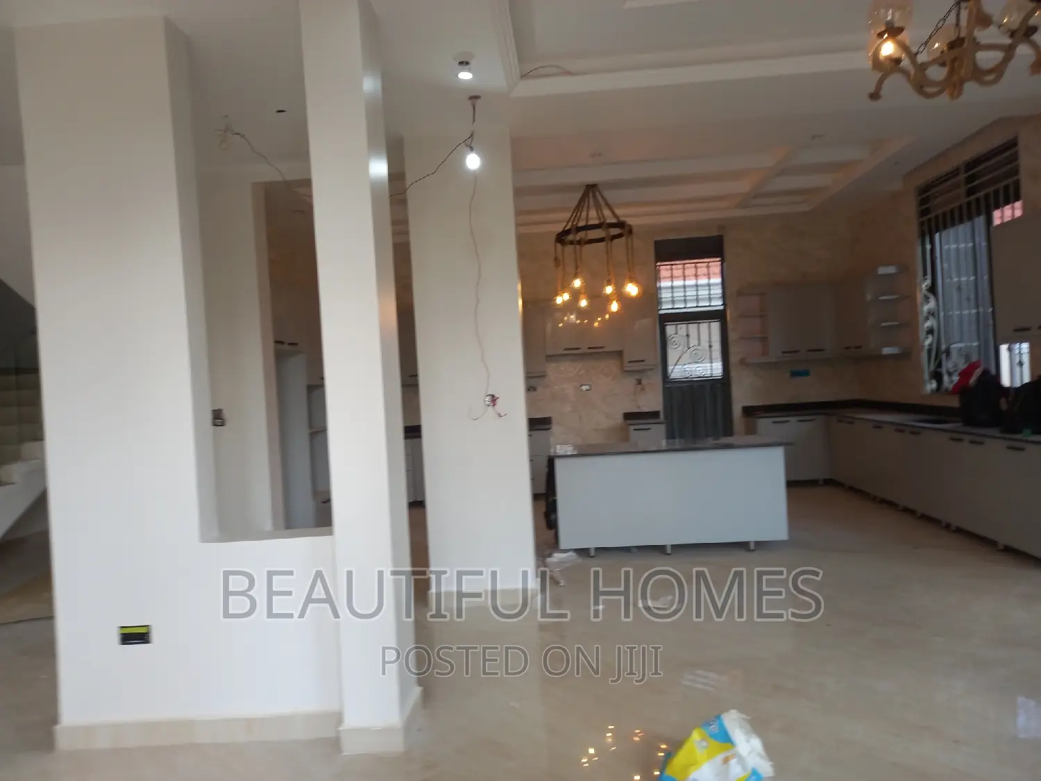 Furnished 6bdrm Mansion in Kira Rich Estate for sale