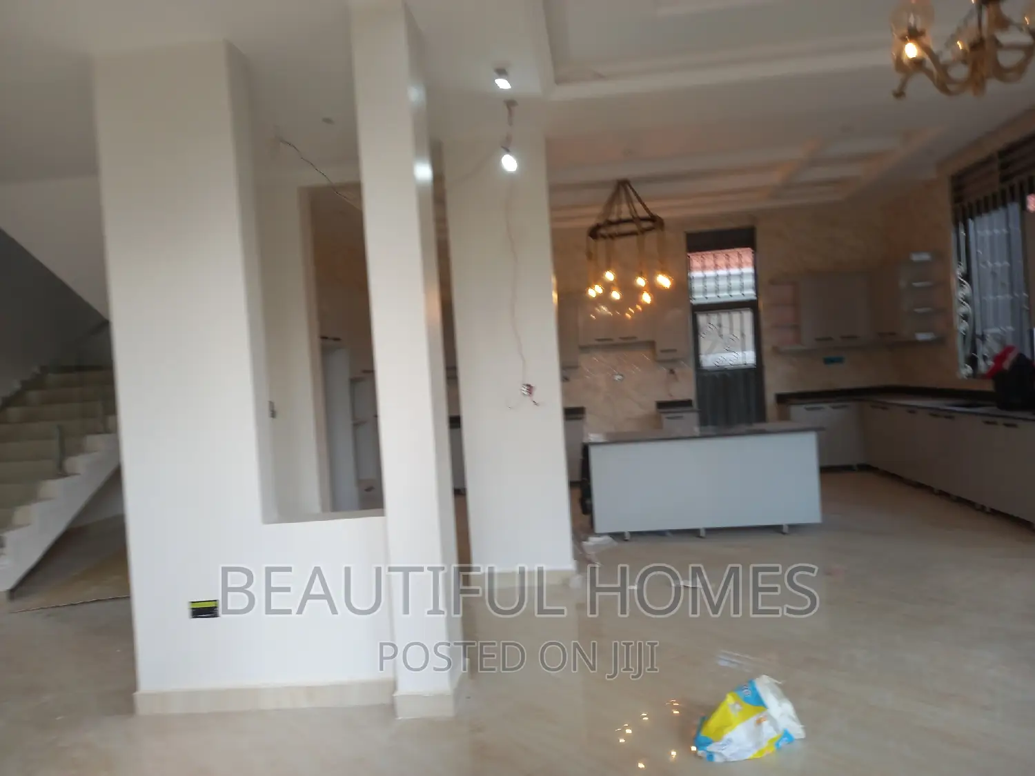 Furnished 6bdrm Mansion in Kira Rich Estate for sale