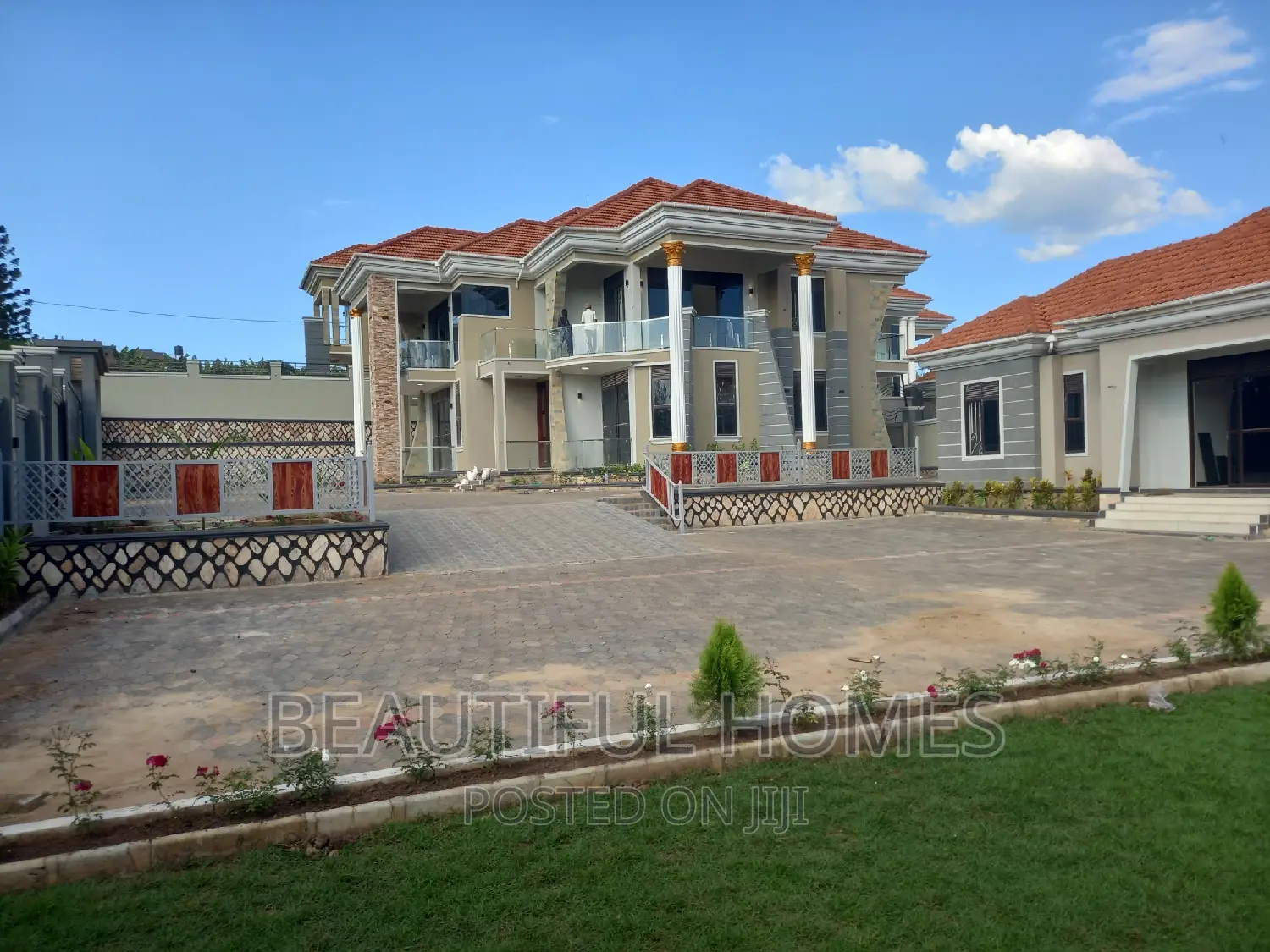 Furnished 6bdrm Mansion in Kira Rich Estate for sale