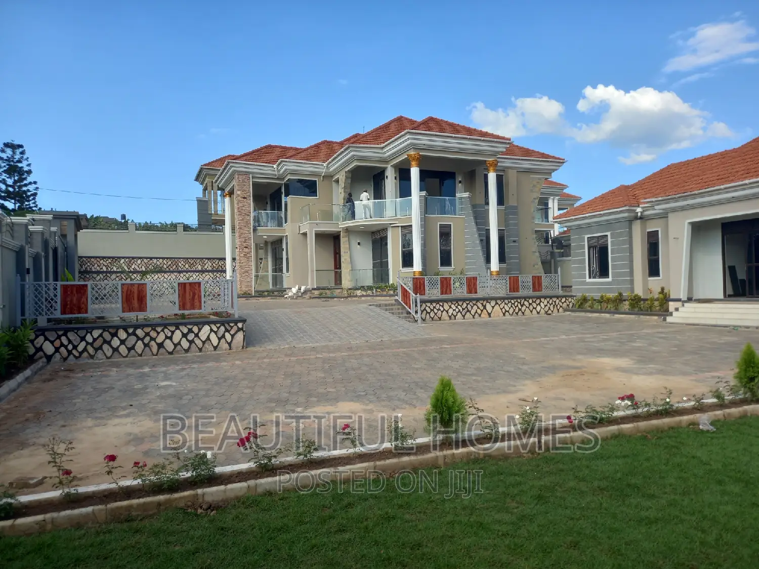 Furnished 6bdrm Mansion in Kira Rich Estate for sale