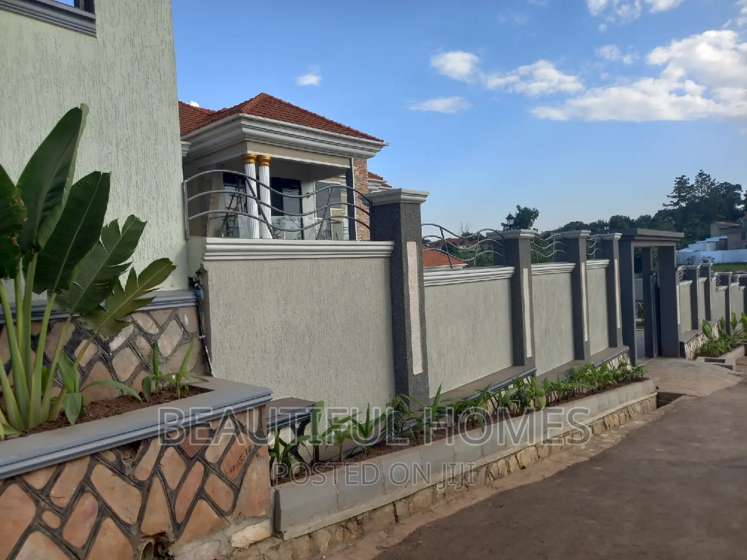 Furnished 6bdrm House in Kira for sale