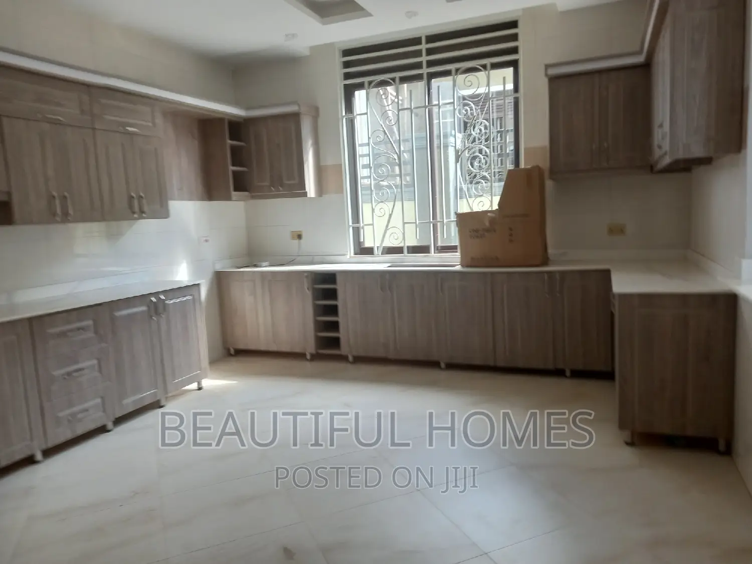 Furnished 6bdrm Mansion in Kira Ministers for sale