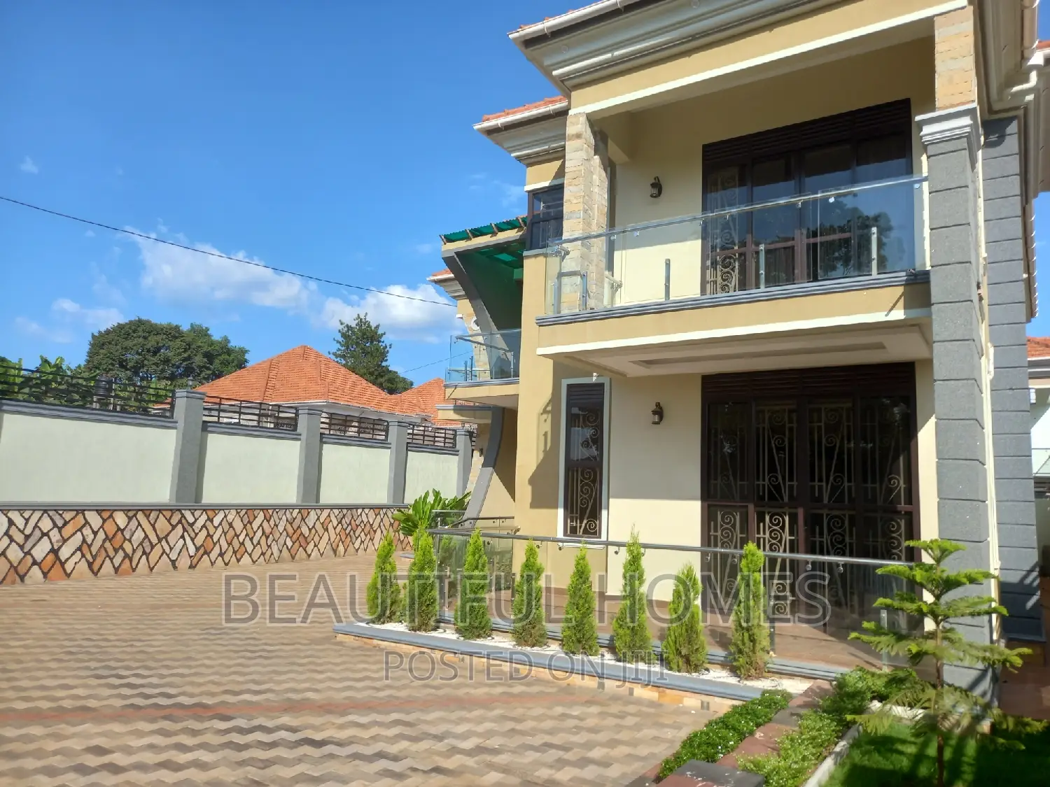 Furnished 6bdrm House in Kira Tarmack Close for sale