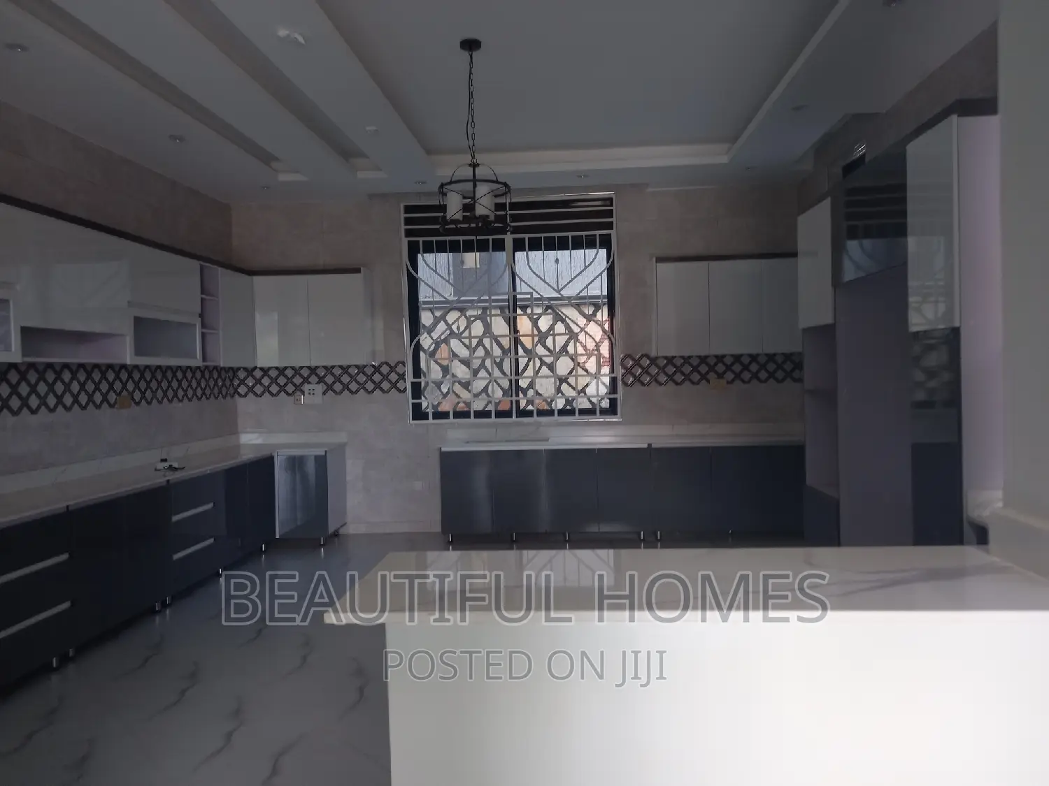 Furnished 6bdrm Mansion in Kira for sale