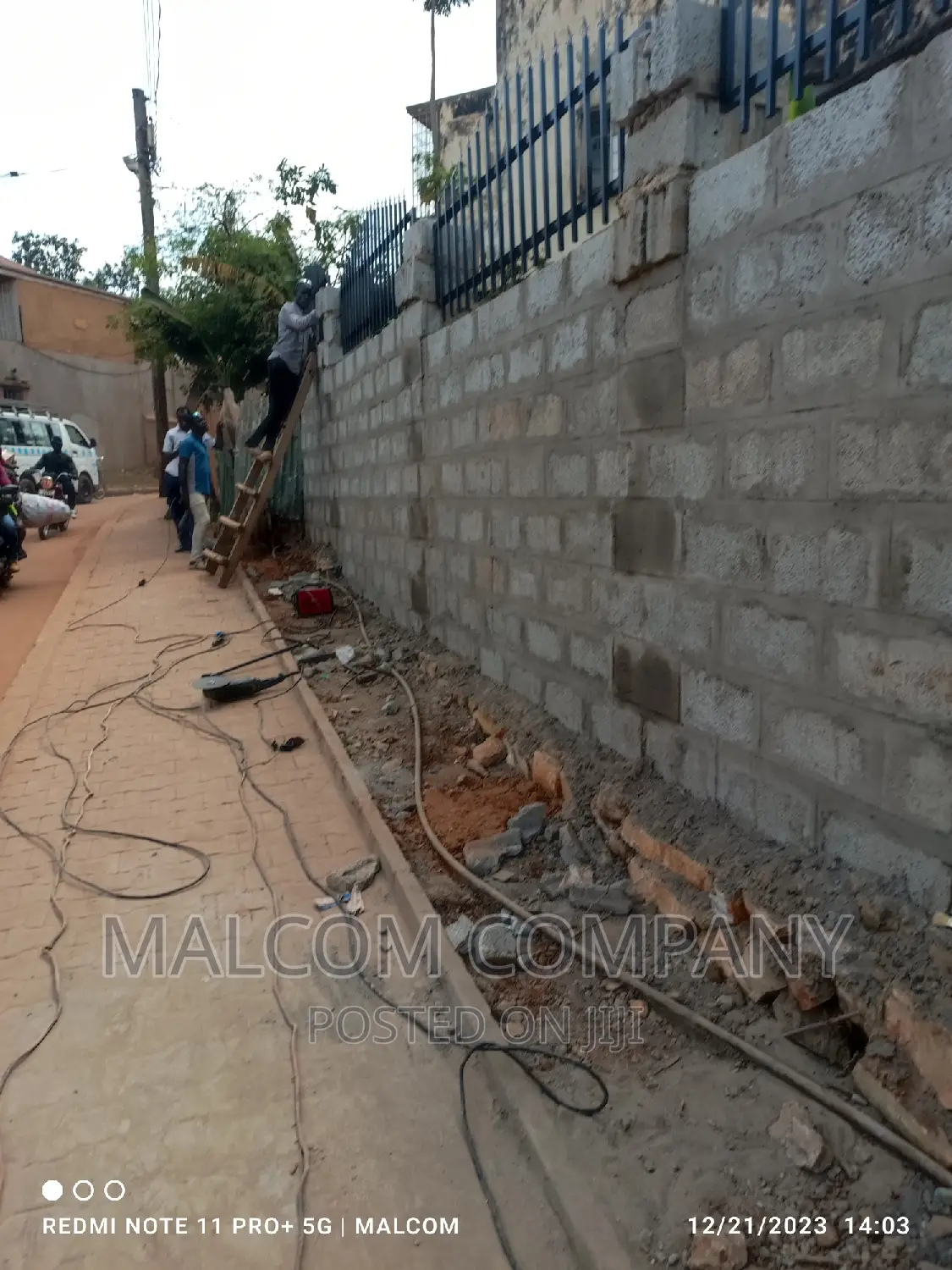Perimeter Wall Construction and Metal Fittings