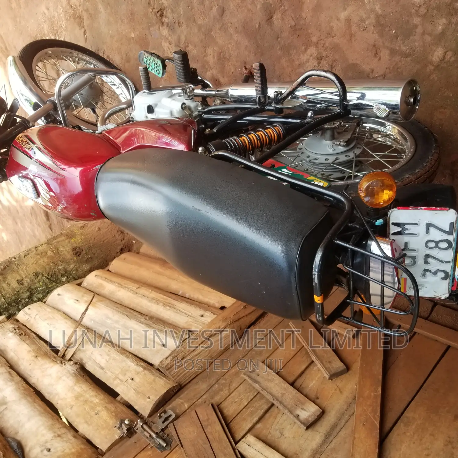 Bajaj Boxer 100 2022 Red