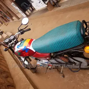 Bajaj Boxer 2021 Red