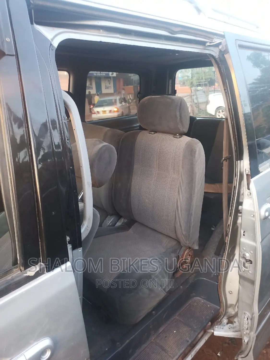 Toyota Noah 2003 Silver
