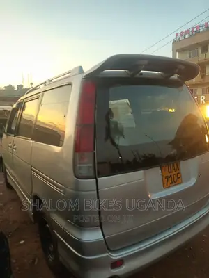 Toyota Noah 2003 Silver