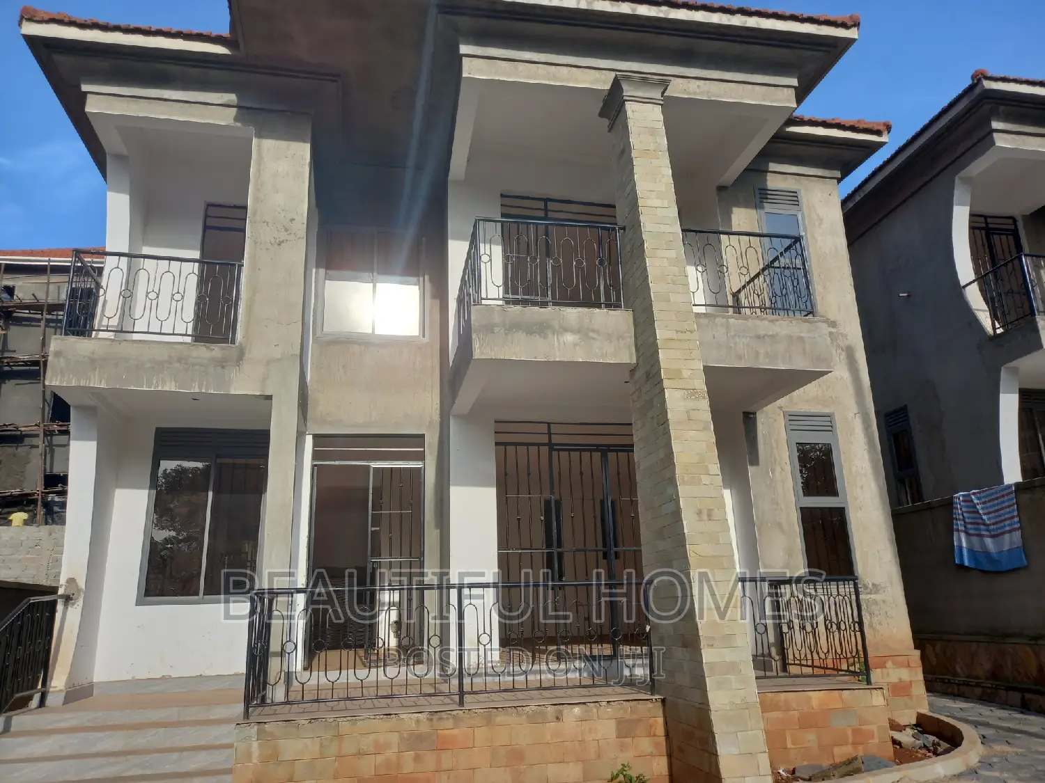 Furnished 4bdrm Duplex in Kira for sale