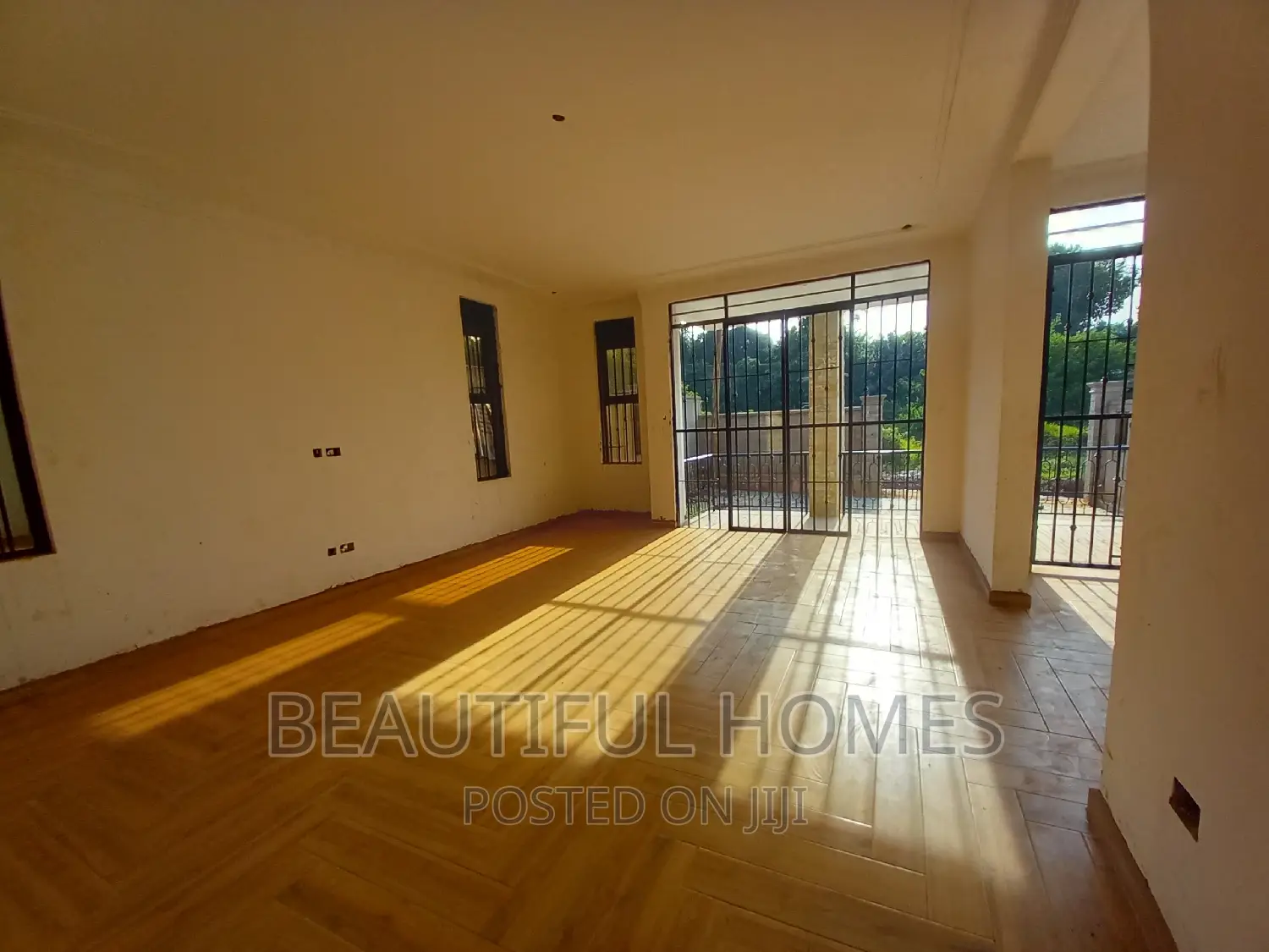 Furnished 4bdrm Duplex in Kira for sale