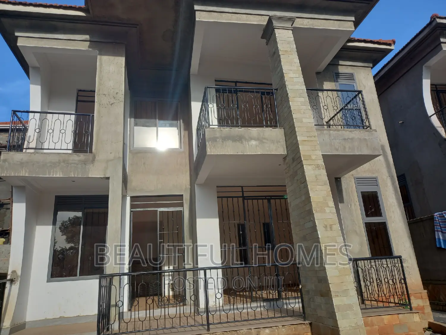 Furnished 4bdrm Duplex in Kira for sale