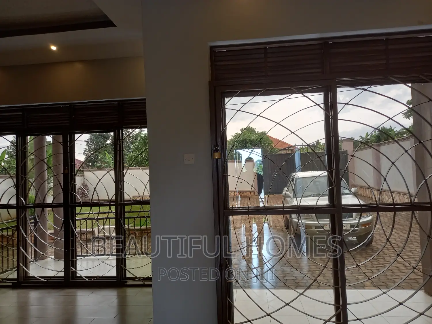 Furnished 4bdrm House in Kira for sale