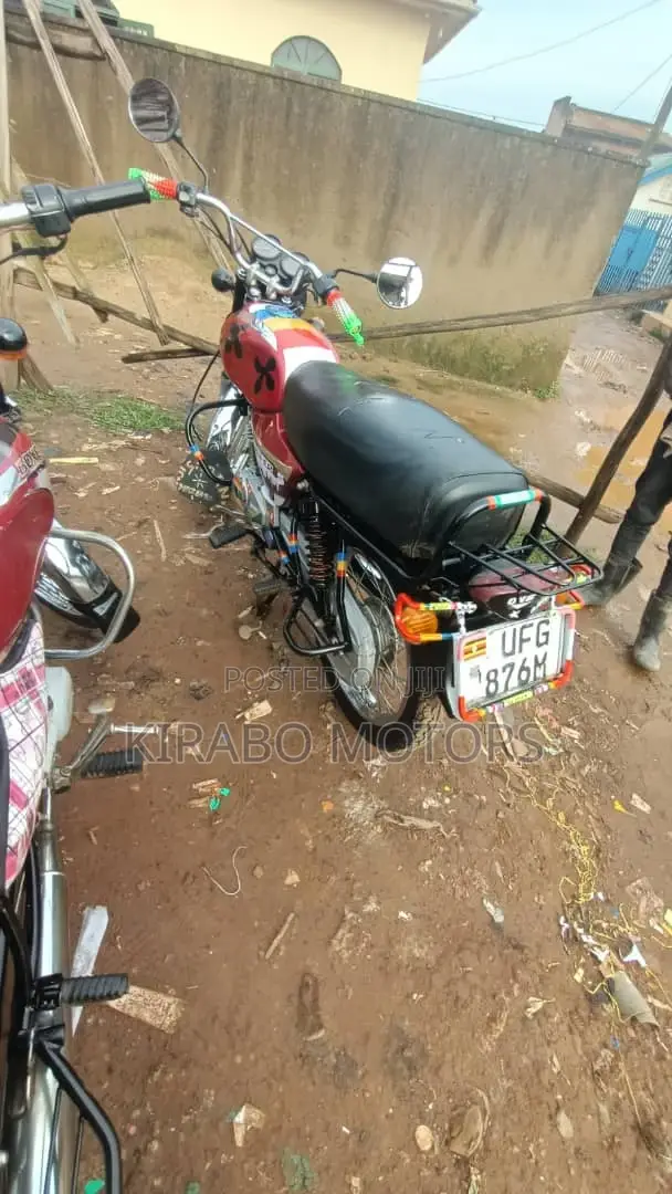 Bajaj Boxer 100 2022 Red