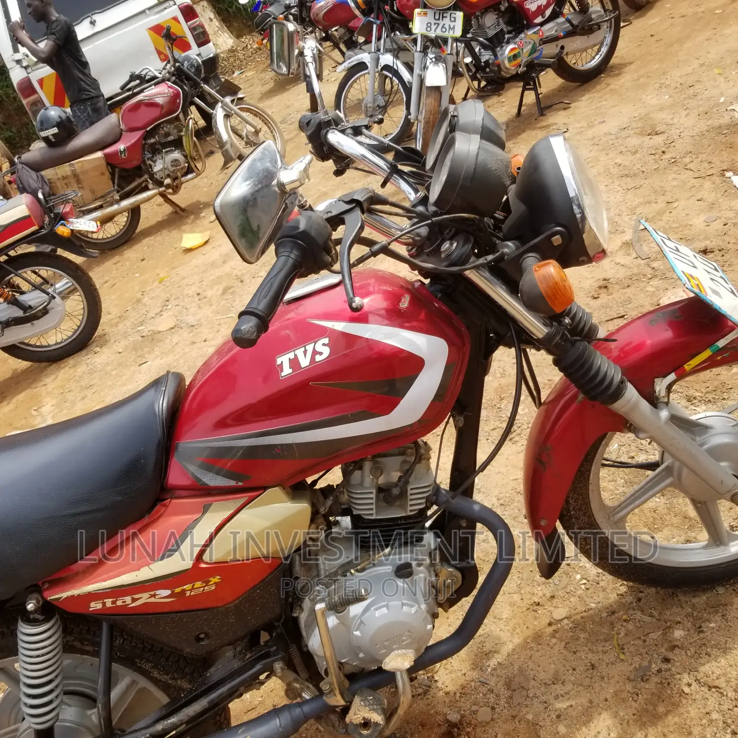 TVS HLX 125 2021 Red