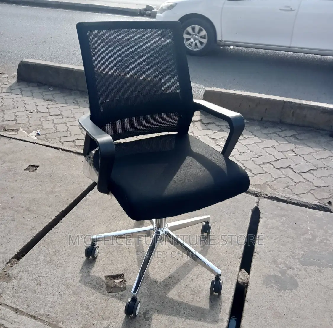 Rotating Office Chairs With Armrests