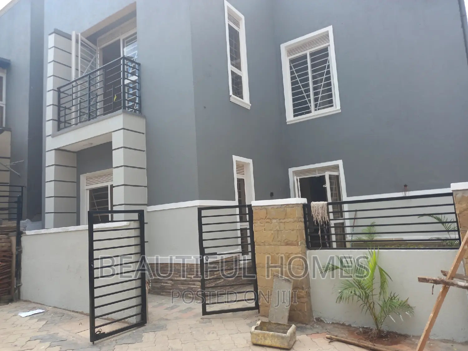 Furnished 4bdrm Duplex in Kira for sale