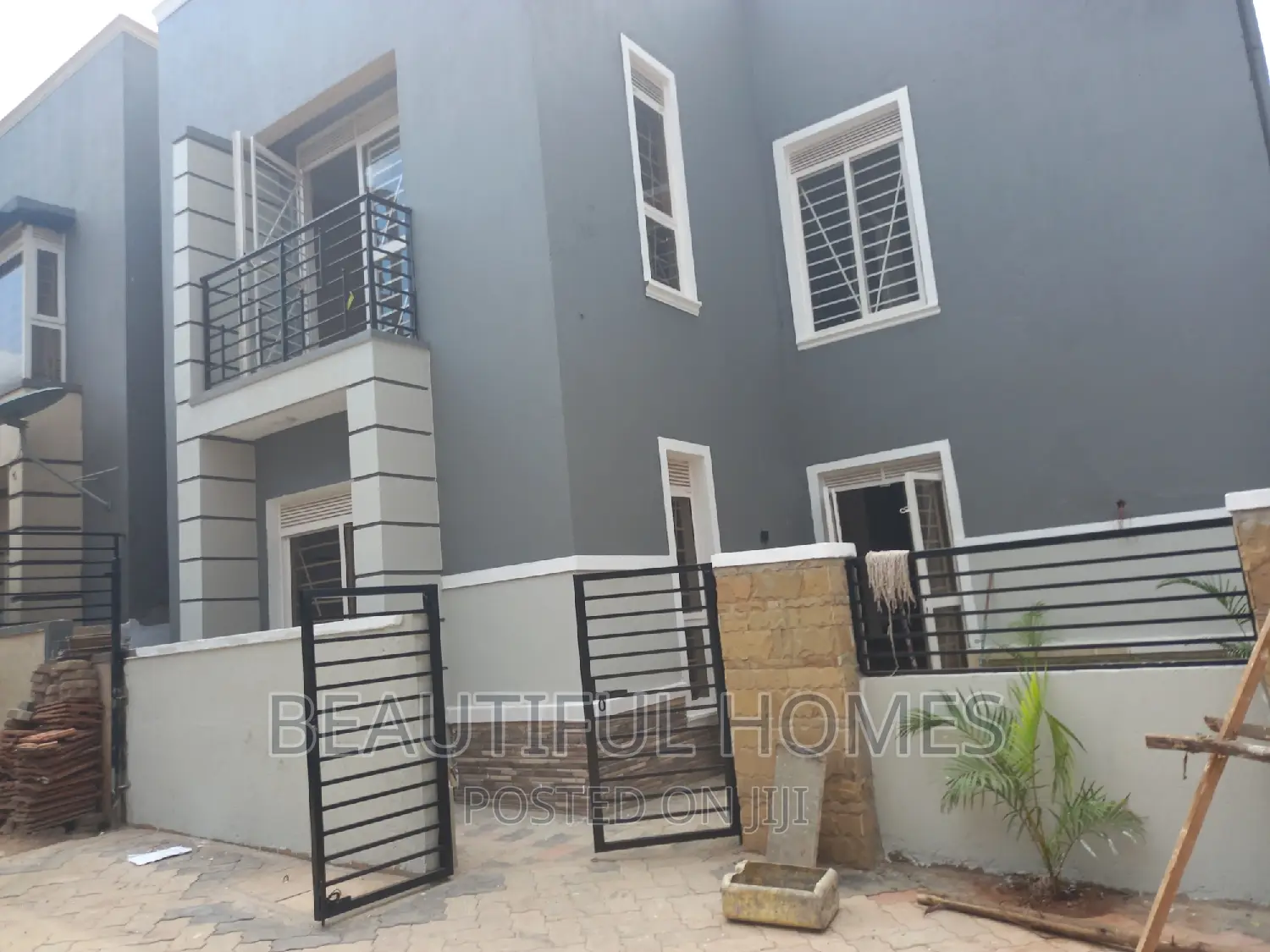 Furnished 4bdrm Duplex in Kira for sale