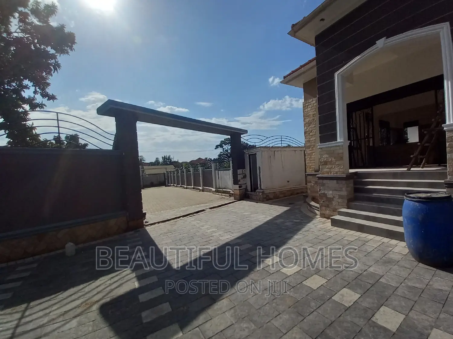 Furnished 4bdrm House in Kira Mamerito Road, Central Division for sale