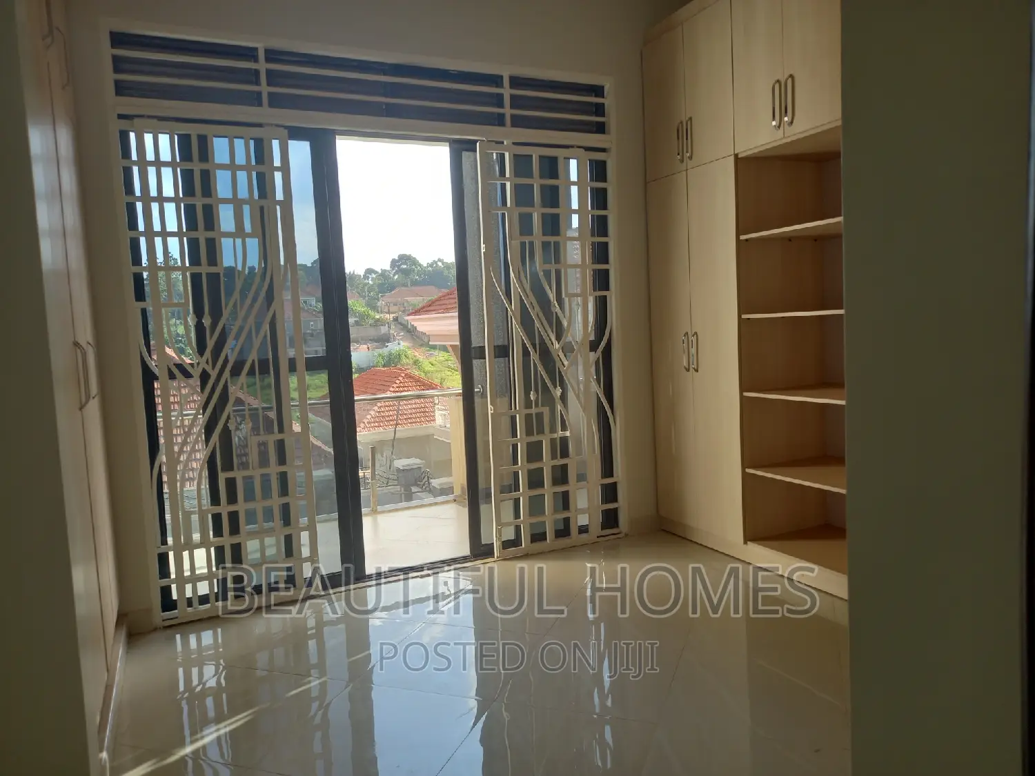 Furnished 6bdrm Mansion in Kira Classy, Central Division for sale