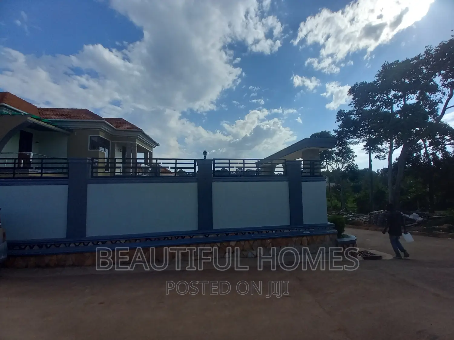 Furnished 5bdrm Bungalow in Kira Along Mamerito, Central Division