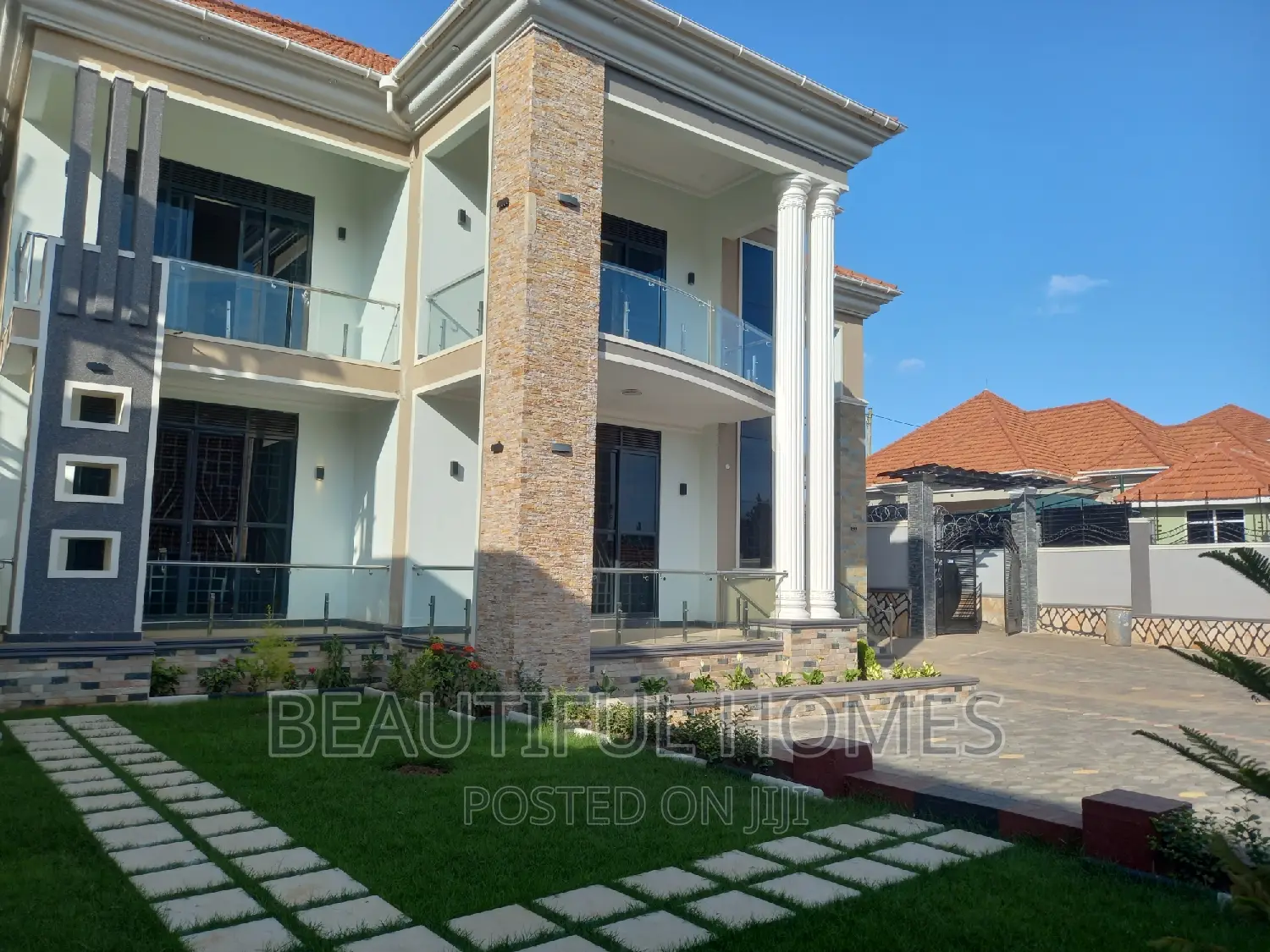 Furnished 6bdrm Mansion in Kira Tarmack Access for sale