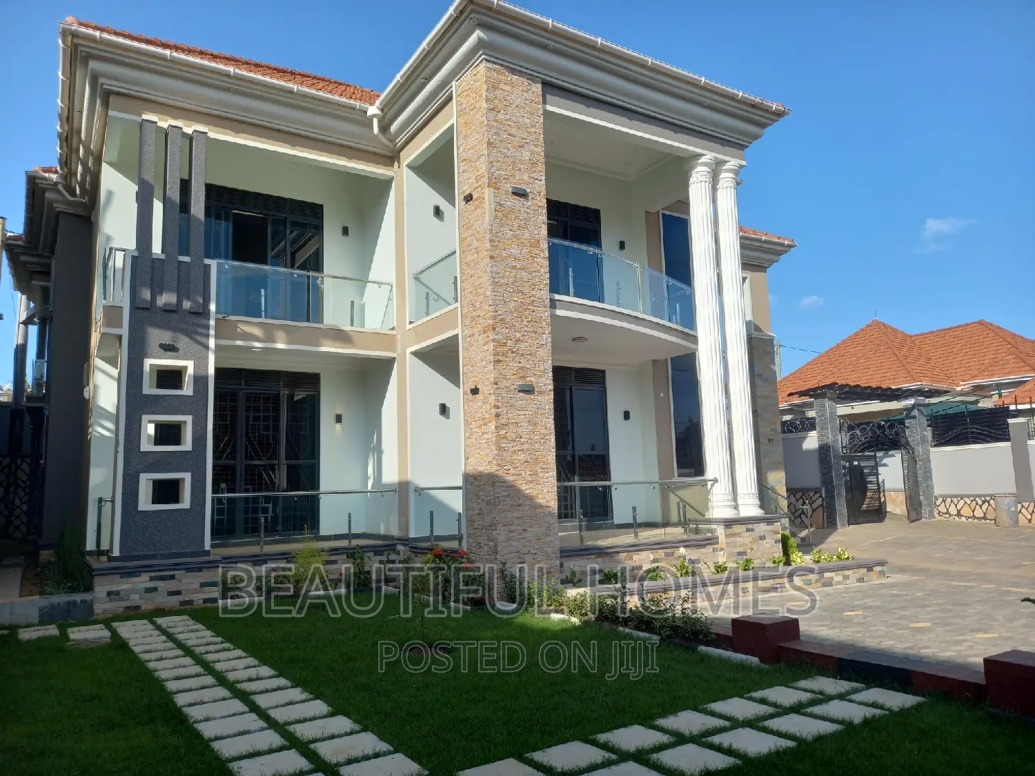 Furnished 6bdrm Mansion in Kira Tarmack Access for sale