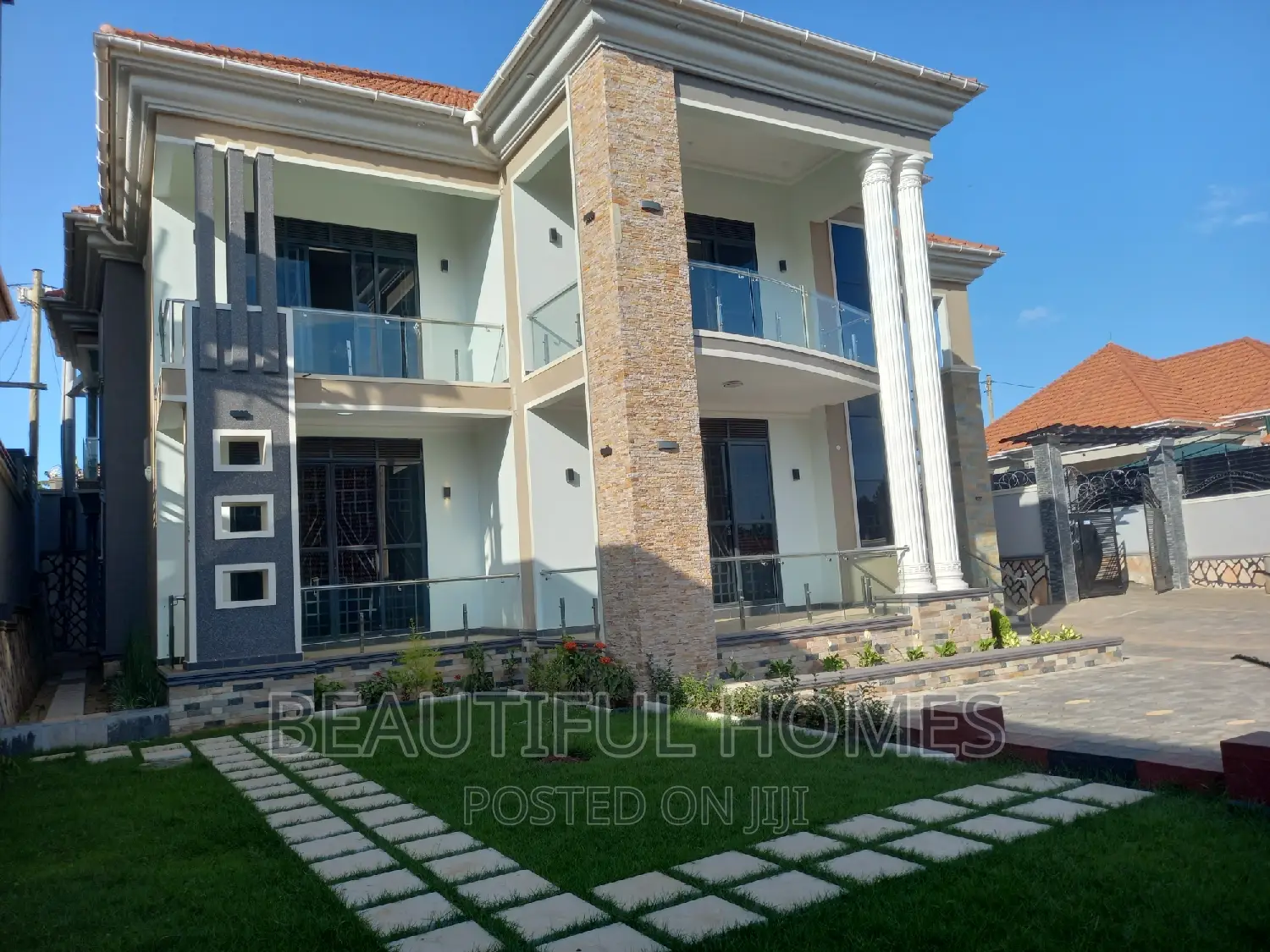 Furnished 6bdrm Mansion in Kira Tarmack Access for sale