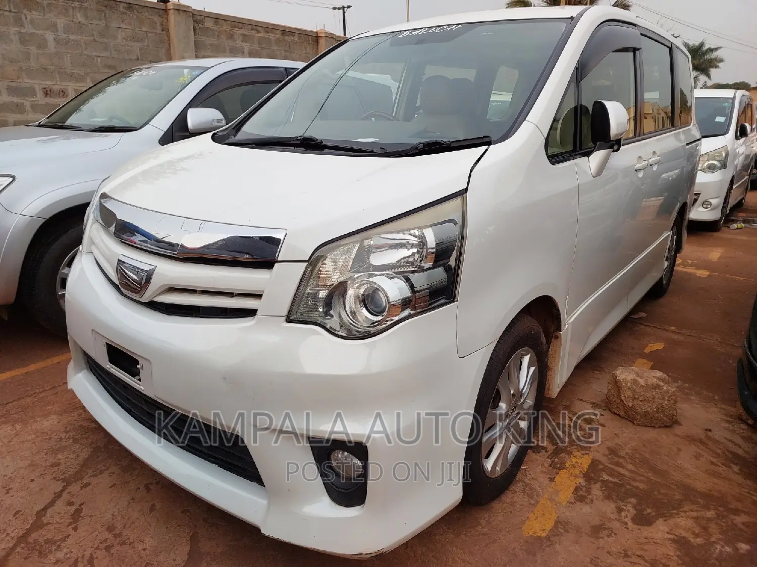 Toyota Noah 2012 White