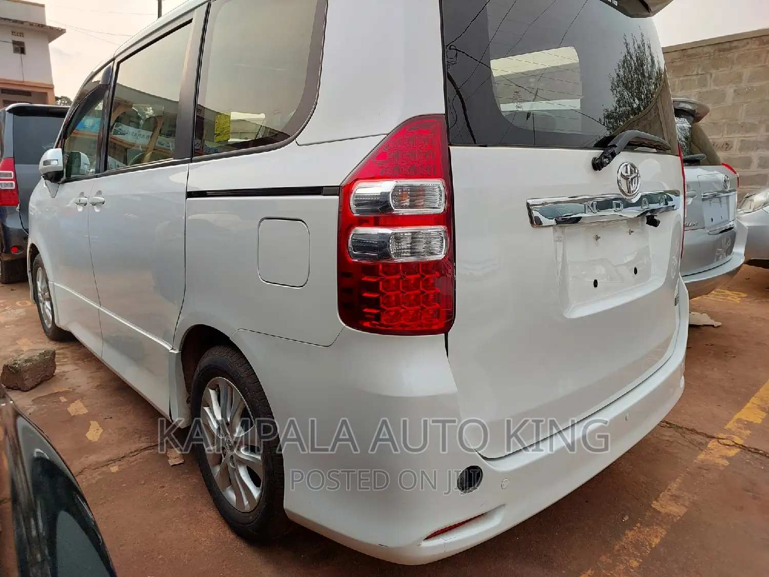Toyota Noah 2012 White